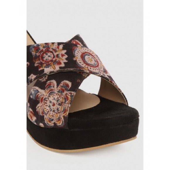 Taavi Black & Beige Ethnic Printed Open Tie Wedges - Picture 5 of 13
